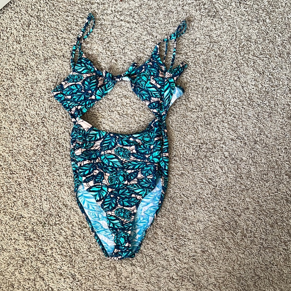 Womens cupshe swimsuit size Small